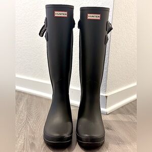 Women’s Original Tall Hunter Boots in a size 9. Worn once in mint condition.